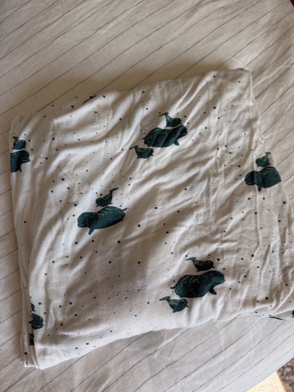 White Kate Quinn Crib Sheet with Teal Whale Print
